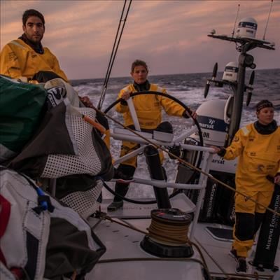 Downwind flyers – the fleet pushes north