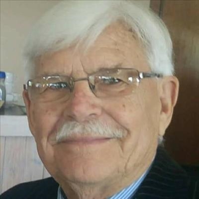 Dr. Tienie van Staden oorlede