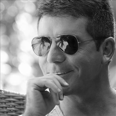 Simon Cowell in pain after collapse