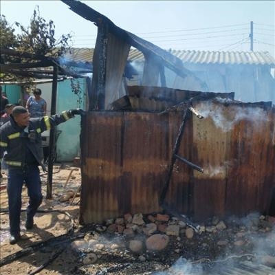 Plakkershut verwoes in brand
