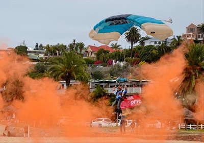 Skydiving goes pink for Cancervive