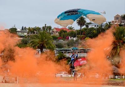 Skydiving goes pink for Cancervive