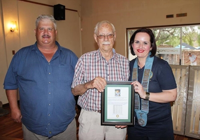 'n Yster vereer vir sy gholfprestasies