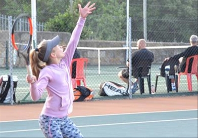 League tennis hotting up