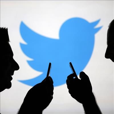 Far-right accounts lose Twitter verified tick