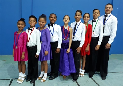 Dance Dimensions Dansers presteer