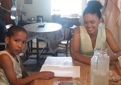 Plaaslike akteurs speel in kort film