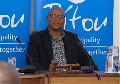 Bitou mayor defends his spending