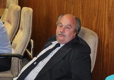 George-speaker vies oor 'konkelry'