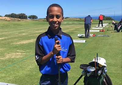 Kass geniet sy gholf in Mauritius