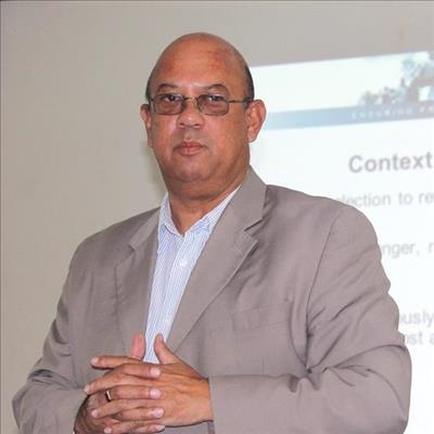 Polisie-hulp ingespan vir stemdag in Uniondale 