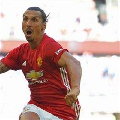 Ibrahimovic coy on Man United contract extension 