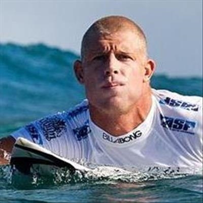 Mick Fanning strikes gold on secret mission 