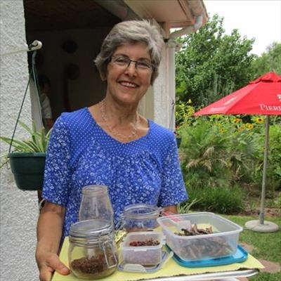 Estelle van Wyk hosts Garden Club meeting
