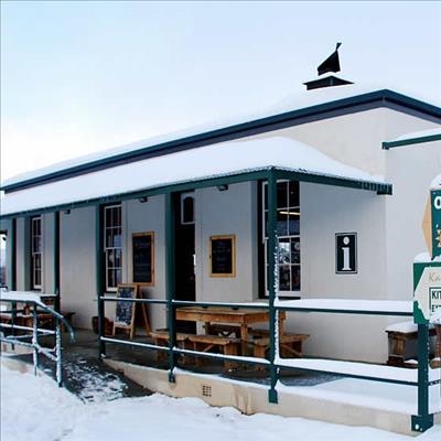 Inspirational family play in Nieu-Bethesda