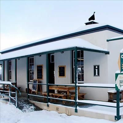 Inspirational family play in Nieu-Bethesda