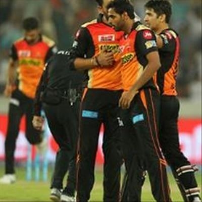Five-star Bhuvi seals win for Sunrisers 