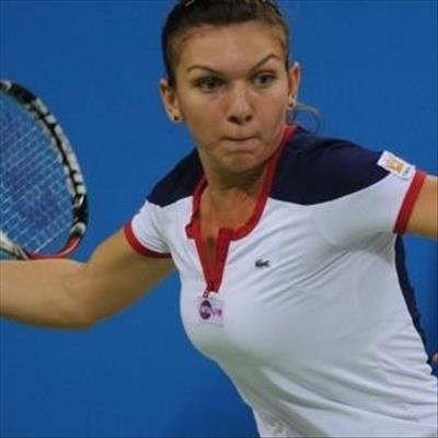 Halep battles back to oust Vinci in Madrid 