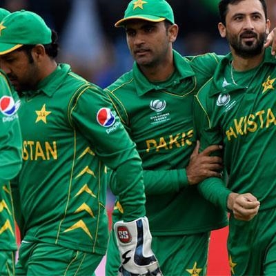 Pakistan storm to trophy victory 