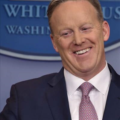 Chelsea Clinton: Steve Bannon 'fat shamed' Spicer in text