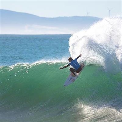 Spectacular surfing at Corona Open J-Bay 