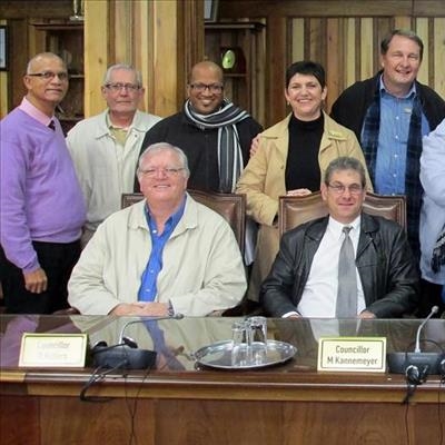 Prof Schwella deel sy voorstelle