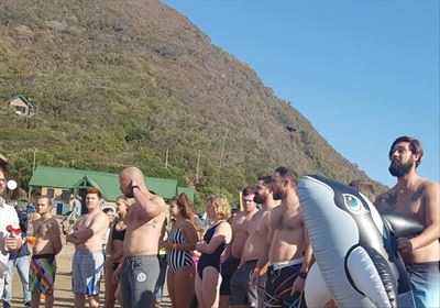Hundreds take the plunge