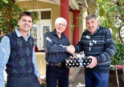 Uitvoerende beampte tree uit na 32 jaar