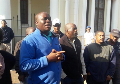 Municipal employees stage demonstration
