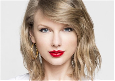Taylor Swift says DJ groped her