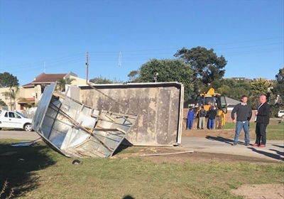 20 injured when truck overturns