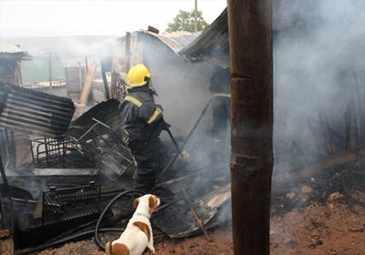 Brand verwoes huisvesting