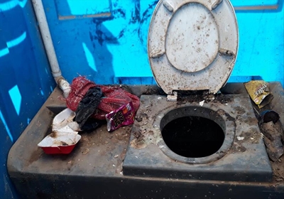 Toiletsake in Rosedale krap vroue om