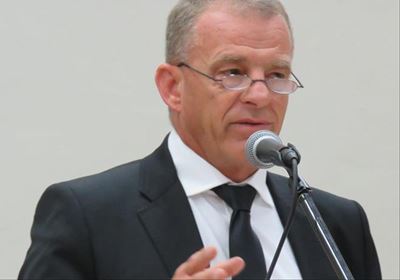 Gehoor meegevoer deur Gerrie se sjarme