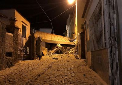 Two dead after quake hits Italy holiday island