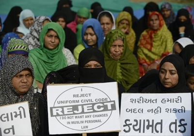 India’s top court bans Islamic instant divorce