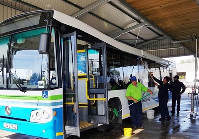 Busse 'bad' nou net 1 keer per week