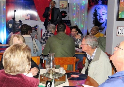Headlines Restaurant - waar kliënte eerste kom