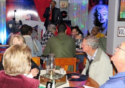 Headlines Restaurant - waar kliënte eerste kom