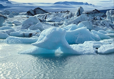 Tanker becomes first to cross Arctic without icebreaker