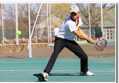 Tennisspelers geniet toernooi