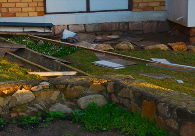 Stormsterkwind veroorsaak skade