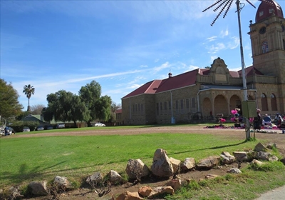 Snuffelmark vir Oudtshoorn