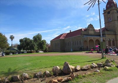 Snuffelmark vir Oudtshoorn