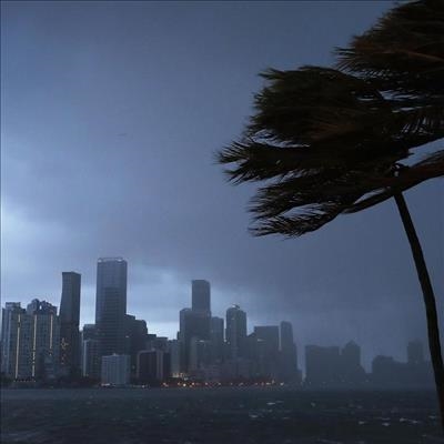 Hurricane Irma: Florida to re-open storm-ravaged Keys