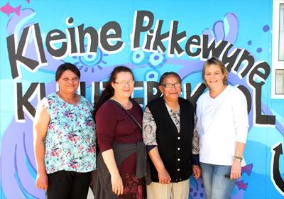 Kleine Pikkewyne word ingekleur