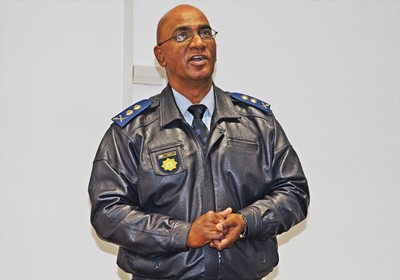 Plaaslike offisier nasionaal vereer