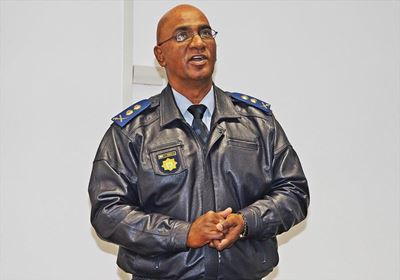 Plaaslike offisier nasionaal vereer