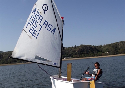 Light southeaster disrupts weekend sailing