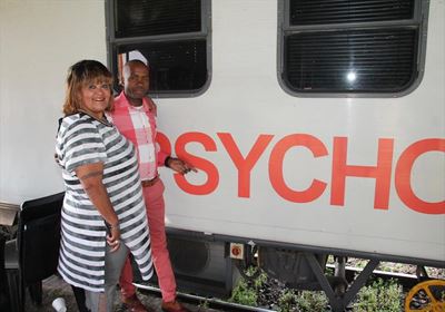Hundreds at Phelophepa Train